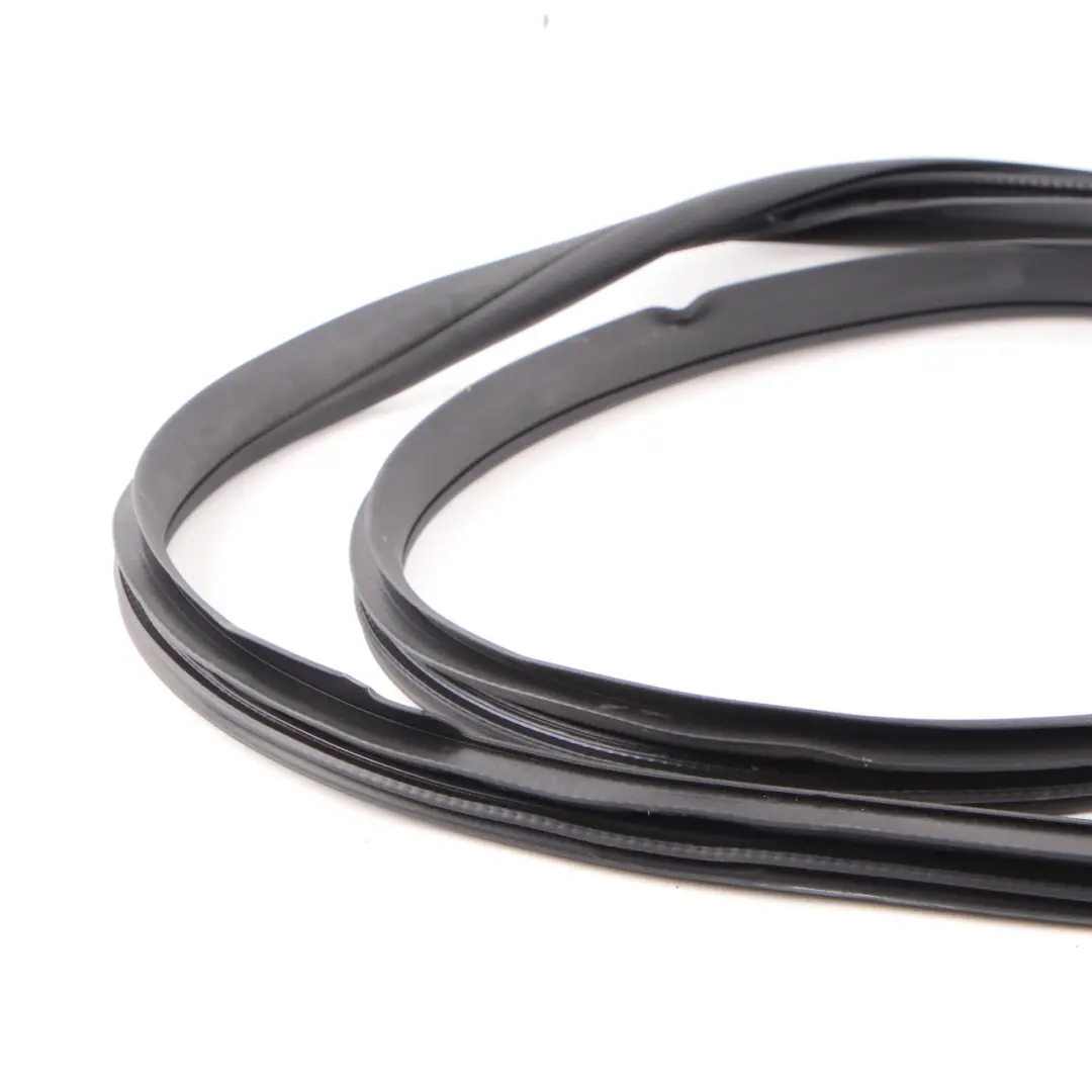 Mercedes W213 Protezione della guarnizione anteriore sinistra destra - SKU A2136970051 - Numero di parte A2136970051
