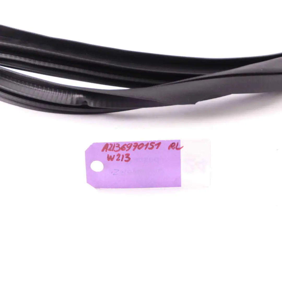 Uszczelka Drzwi Tylna Lewa Prawa do Mercedes W213 o numerze A2136970151 Mercedes W213 Uszczelka Drzwi Tylna Lewa Prawa - SKU A2136970151 - Numer Części A2136970151