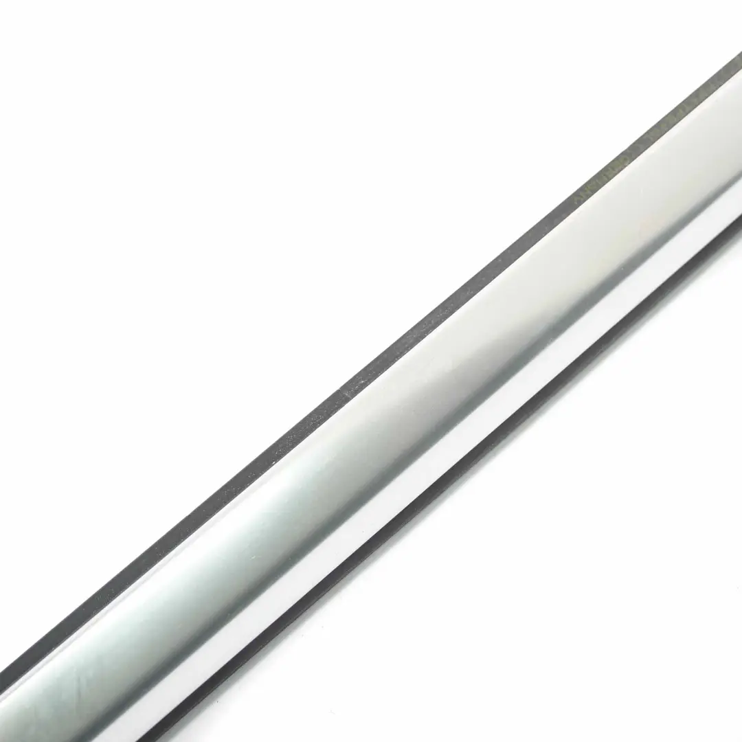 Puerta Ventana Moldura Tira Delantera Izquierda Cromo para Mercedes W213 con número de pieza A2137200124 Mercedes W213 Puerta Ventana Moldura Tira Delantera Izquierda Cromo - SKU A2137200124 - Número de pieza A2137200124