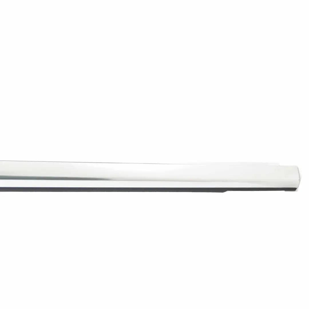 Puerta Ventana Moldura Tira Delantera Derecha Cromo para Mercedes W213 con número de pieza A2137200224 Mercedes W213 Puerta Ventana Moldura Tira Delantera Derecha Cromo - SKU A2137200224 - Número de pieza A2137200224