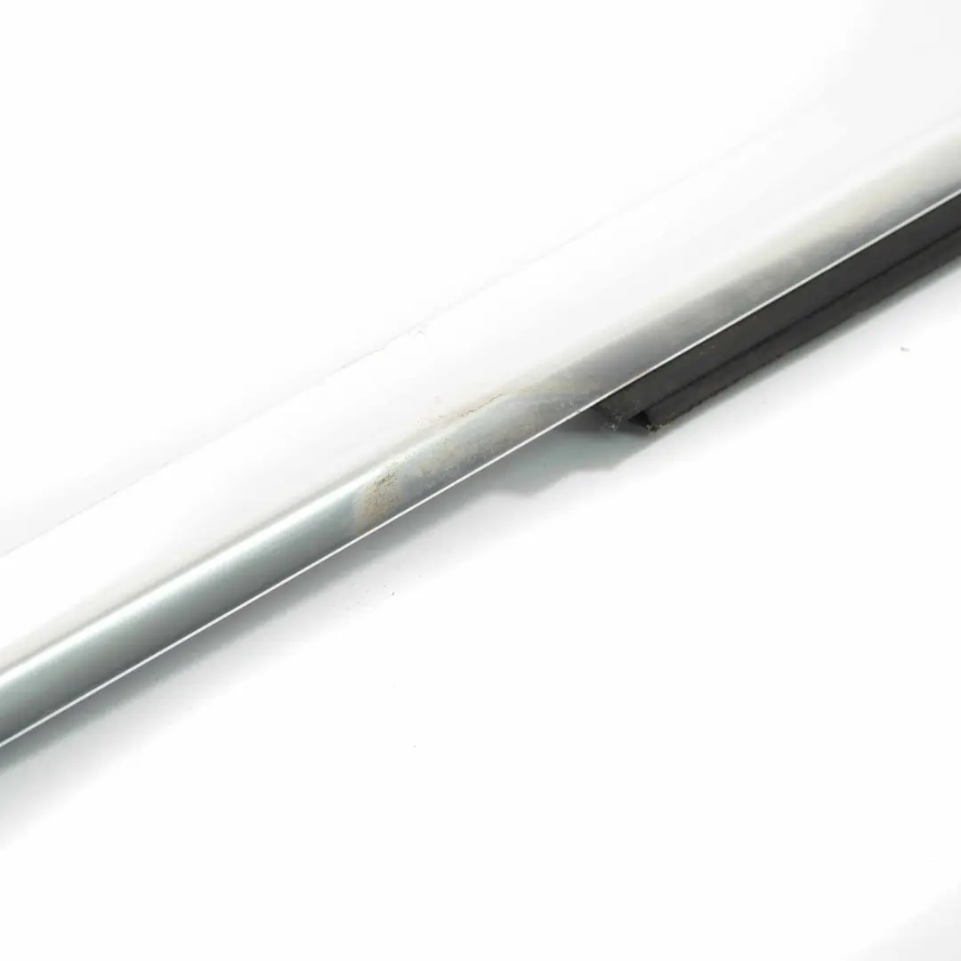 Tür fenster verkleidung Zierleiste vorne rechts Chrom für Mercedes W213 mit Teilenummer A2137200224 Mercedes W213 Tür fenster verkleidung Zierleiste vorne rechts Chrom - SKU A2137200224 - Teilenummer A2137200224