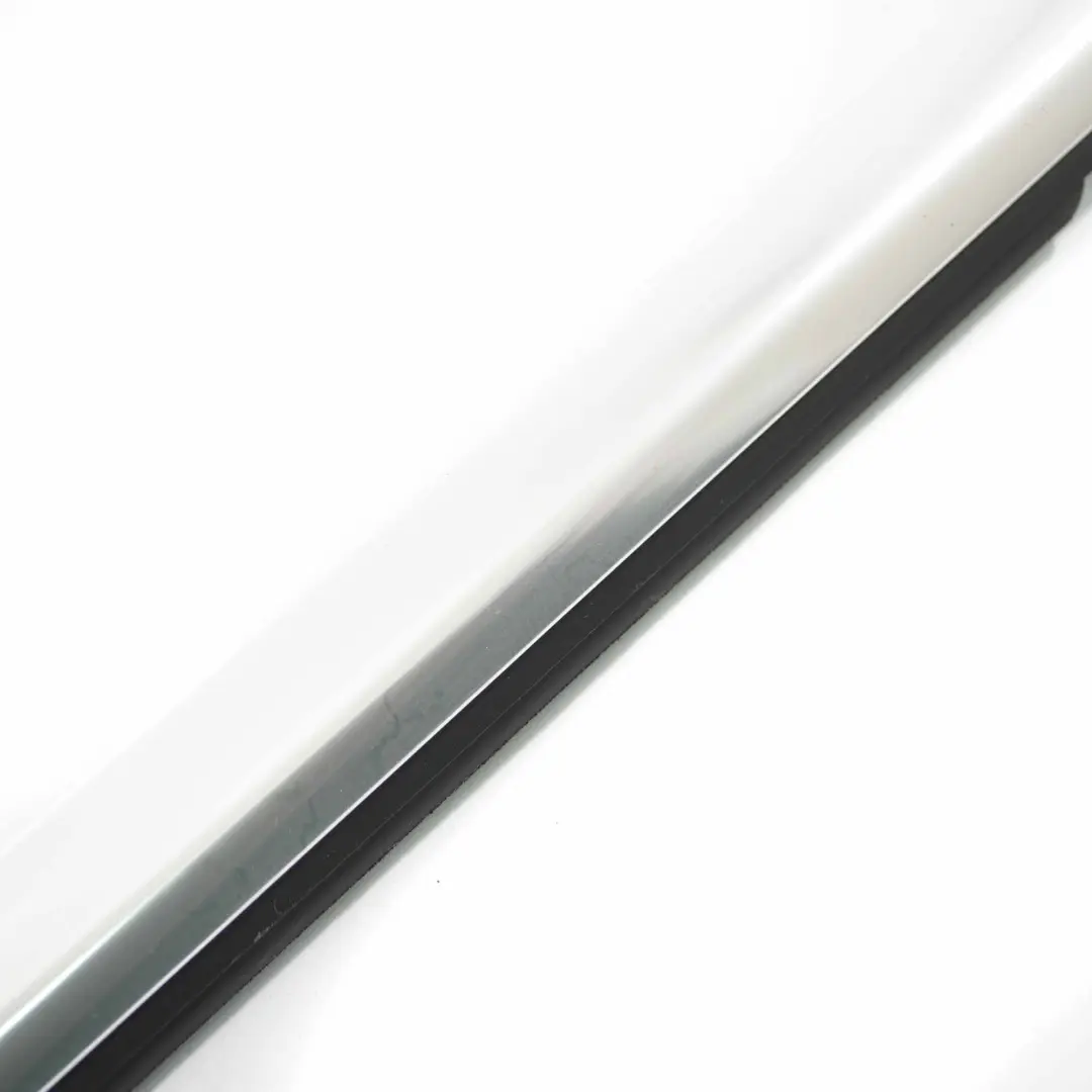 Mercedes W213 Moulure Fenêtre Porte Avant Droite Chrom - SKU A2137200224 - Numéro de pièce A2137200224