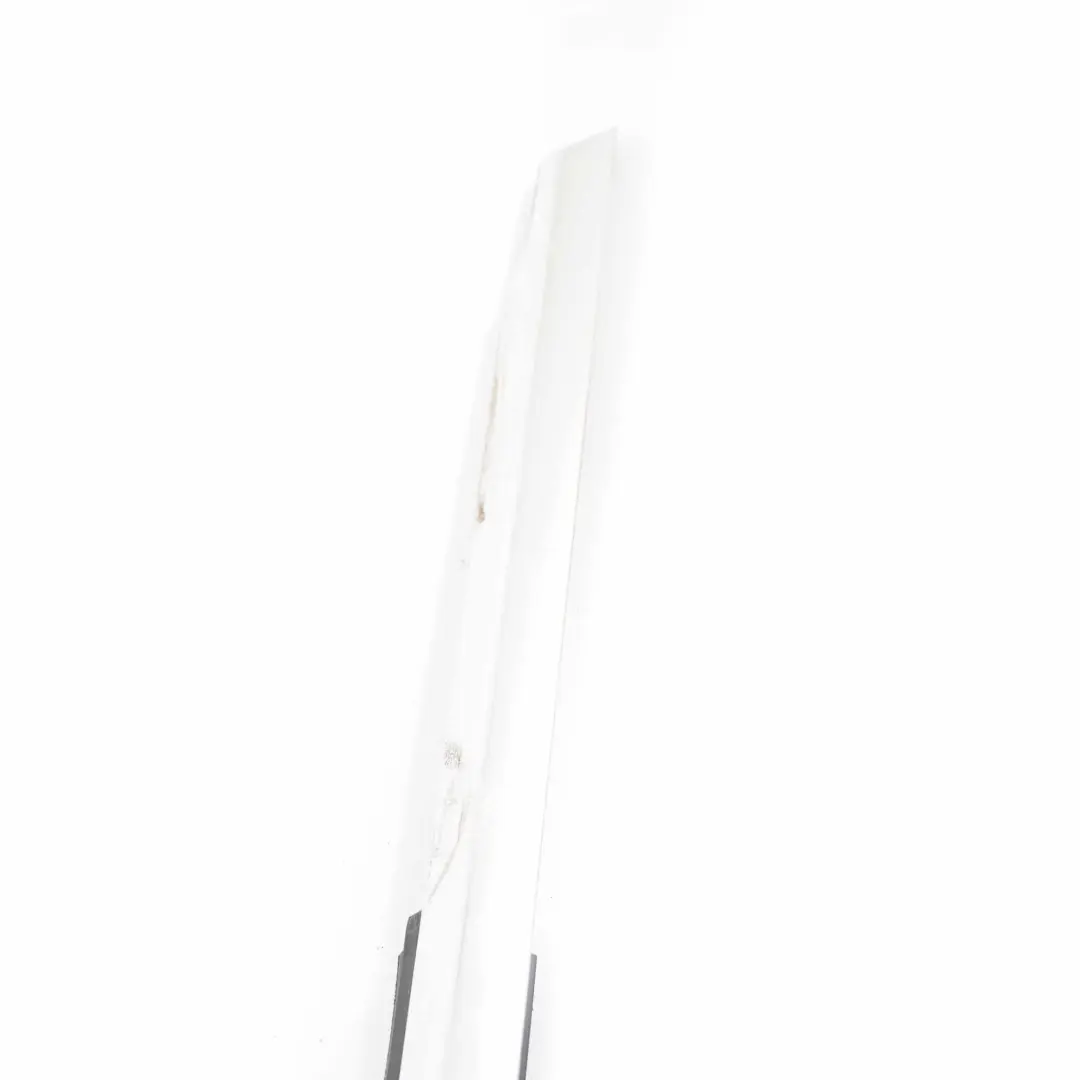 Puerta Ventana Moldura Tira Delantera Derecha Cromo para Mercedes W213 con número de pieza A2137200224 Mercedes W213 Puerta Ventana Moldura Tira Delantera Derecha Cromo - SKU A2137200224 - Número de pieza A2137200224