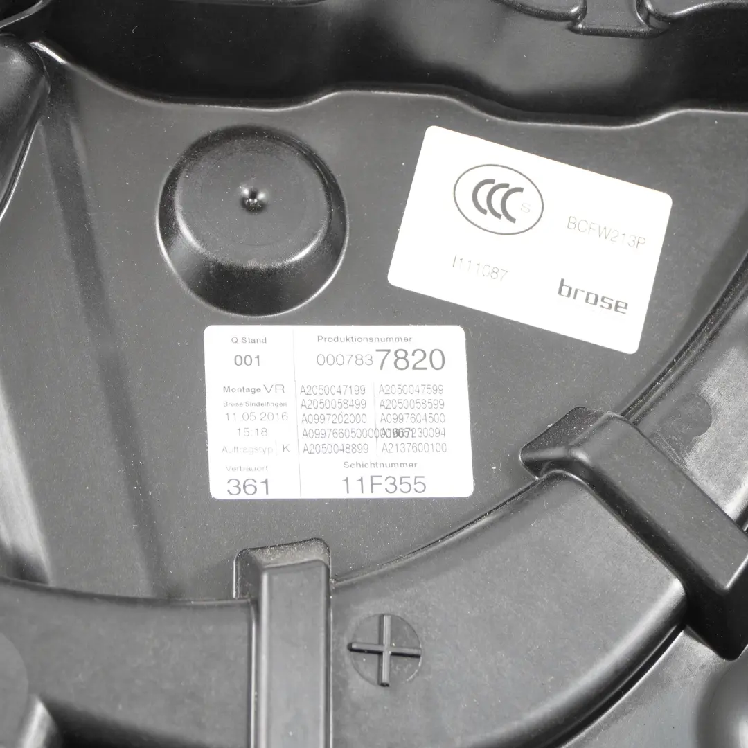 Mercedes W213 Regolatore Alzacristalli Anteriore Destro Pannello - SKU A2137205205 - Numero di parte A2137205205
