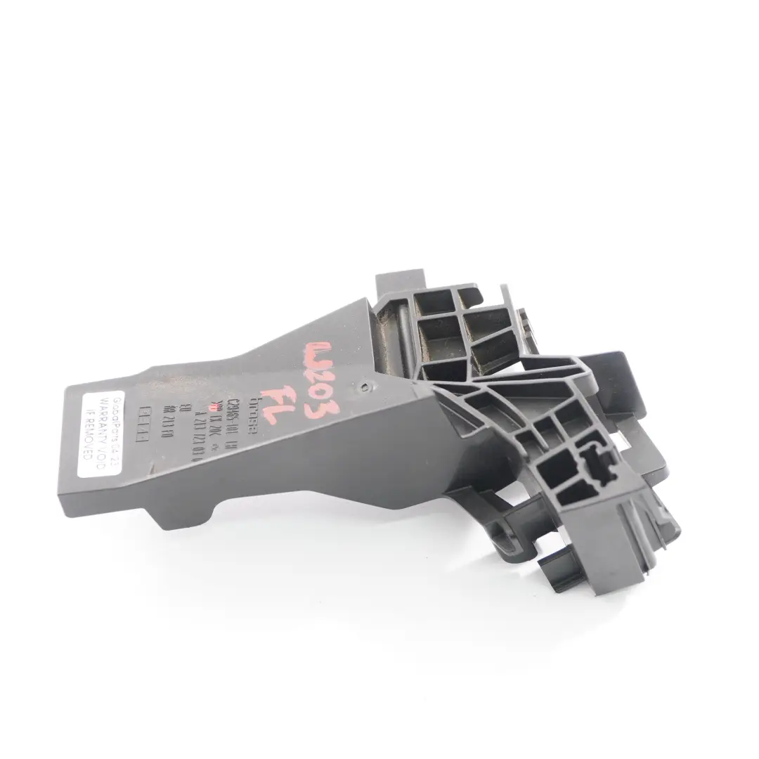 Maniglia porta cuscinetto supporto anteriore sinistro per Mercedes W213 con numero di parte A2137230300 Mercedes W213 Maniglia porta cuscinetto supporto anteriore sinistro - SKU A2137230300 - Numero di parte A2137230300