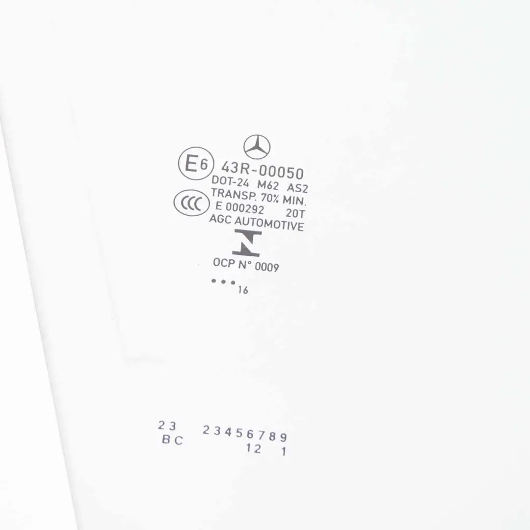 Mercedes W213 Glace de Porte Avant Droite Vitrage Vert AS2 - SKU A2137250210 - Numéro de pièce A2137250210