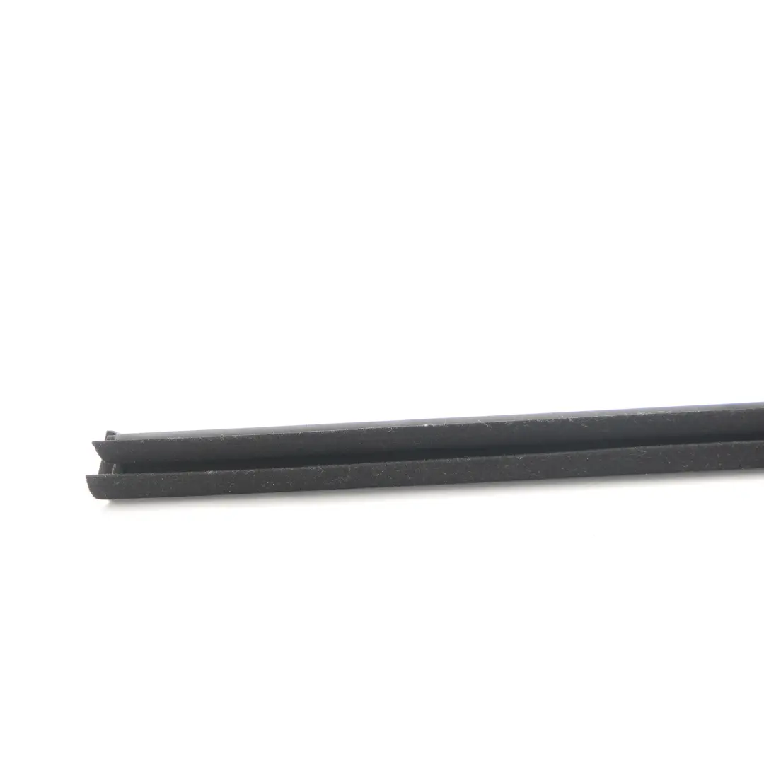Mercedes W213 Ventana Sello Puerta Delantera Izquierda Junta Sellado - SKU A2137250365 - Número de pieza A2137250365