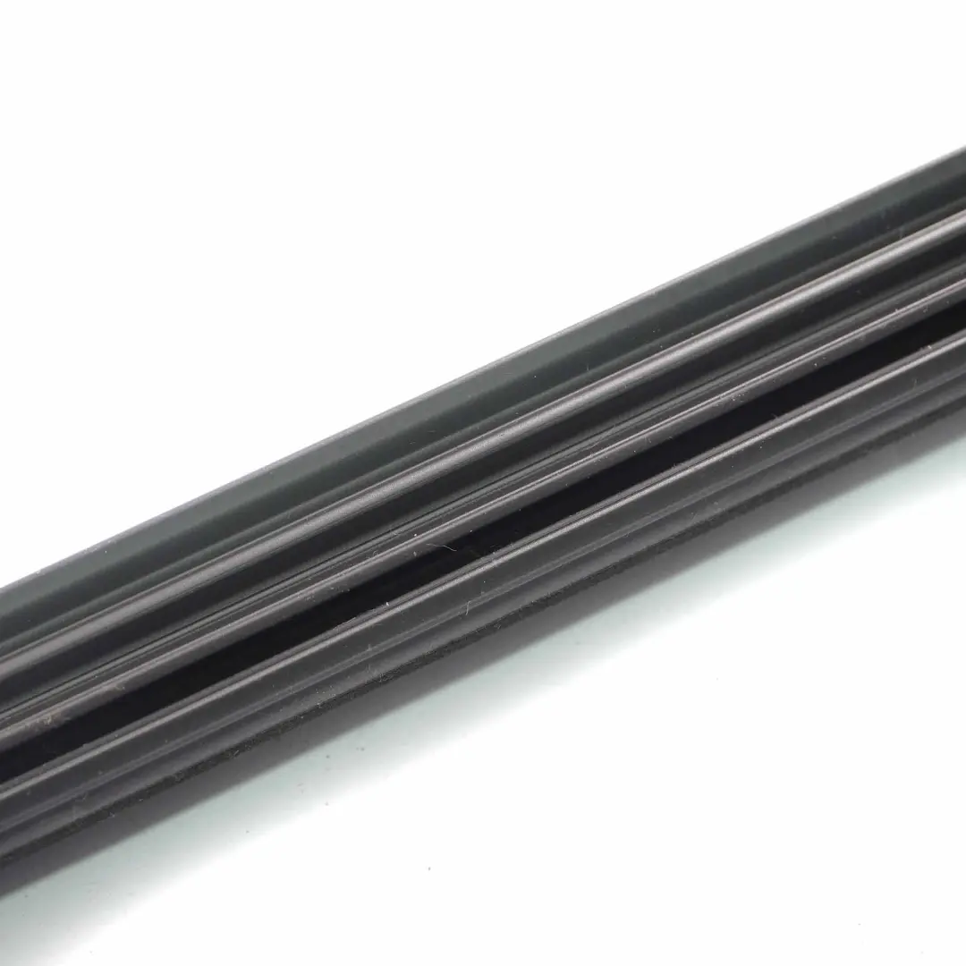 Mercedes W213 Guarnizione Finestra Porta Anteriore Destra Tenuta - SKU A2137250465 - Numero di parte A2137250465