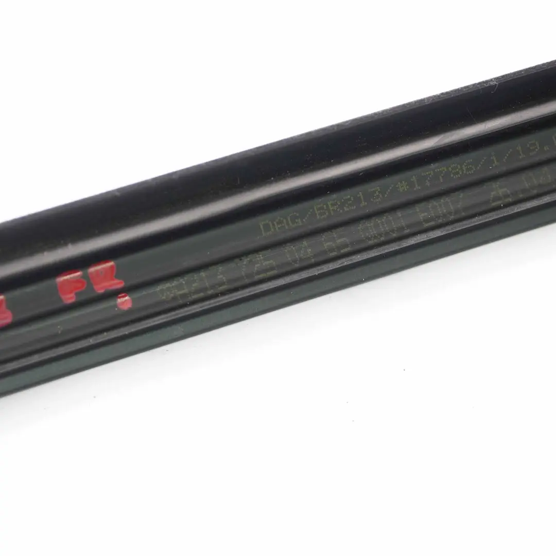 Ventana Sello Puerta Delantera Derecha Junta Sellado para Mercedes W213 con número de pieza A2137250465 Mercedes W213 Ventana Sello Puerta Delantera Derecha Junta Sellado - SKU A2137250465 - Número de pieza A2137250465