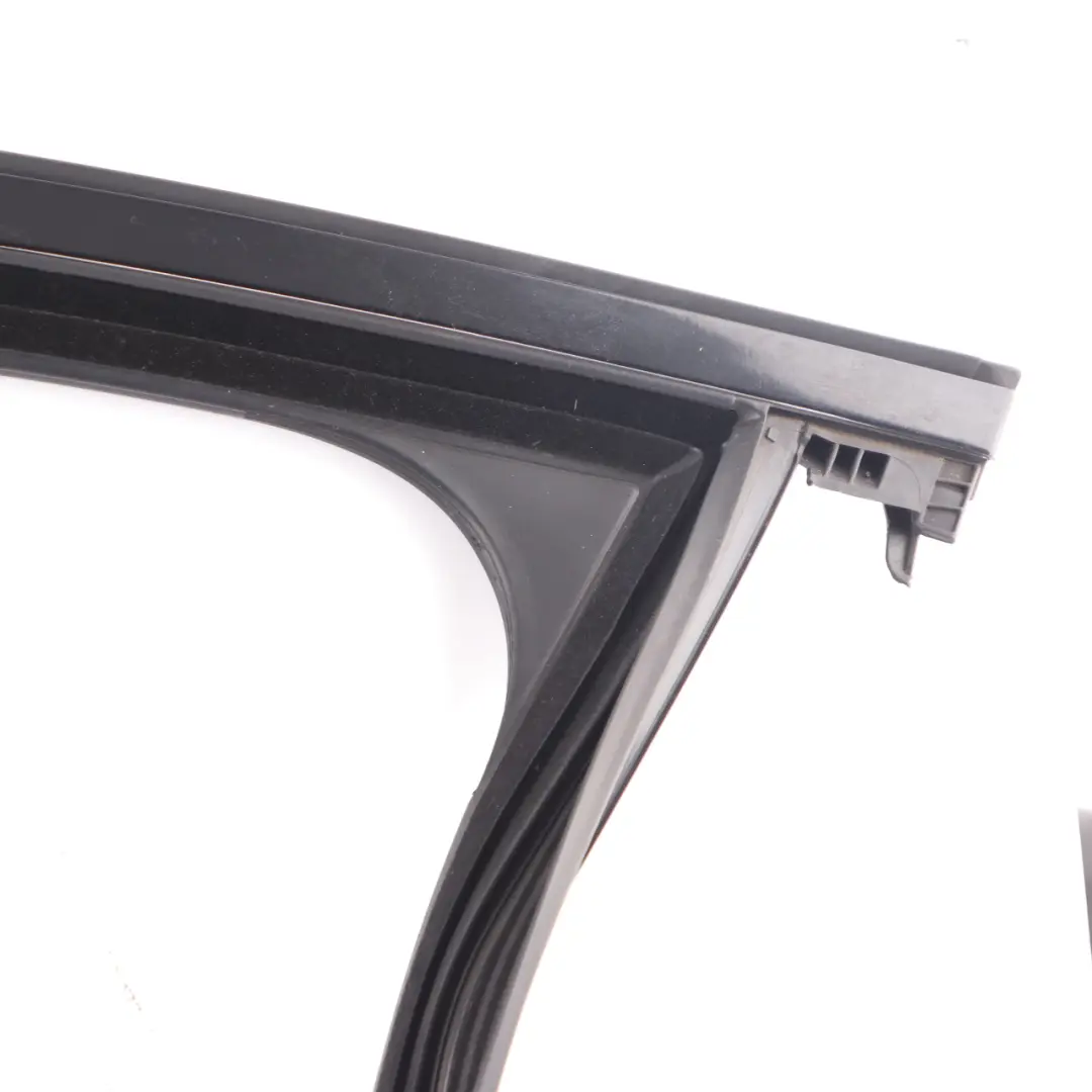 Puerta Sello Ventana Delantera Izquierda Guía Negro para Mercedes W213 con número de pieza A2137252700 Mercedes W213 Puerta Sello Ventana Delantera Izquierda Guía Negro - SKU A2137252700-1 - Número de pieza A2137252700