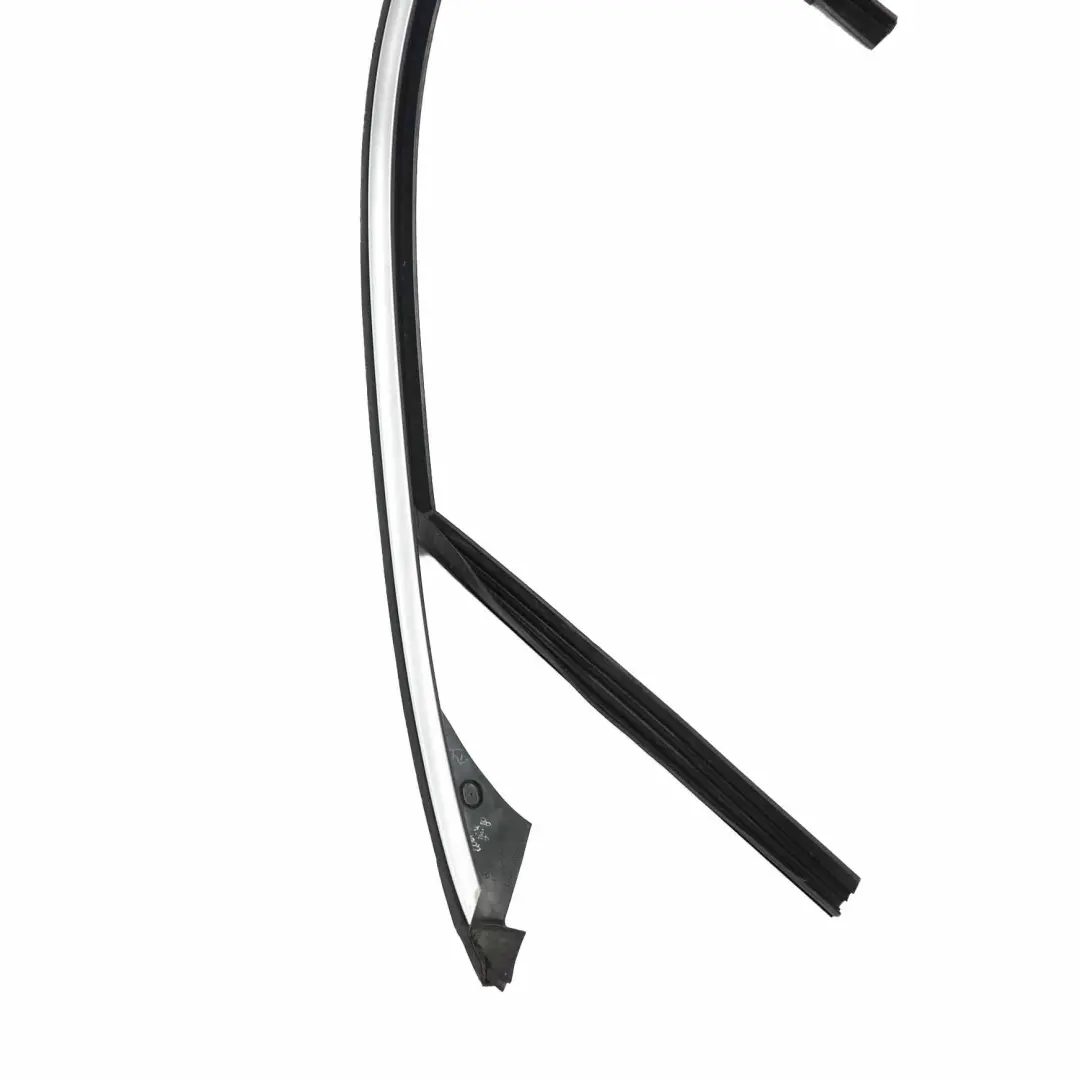 Mercedes W213 Guarnizione Porta Finestra Anteriore Sinistra Telaio Guida Cromo - SKU A2137252700 - Numero di parte A2137252700