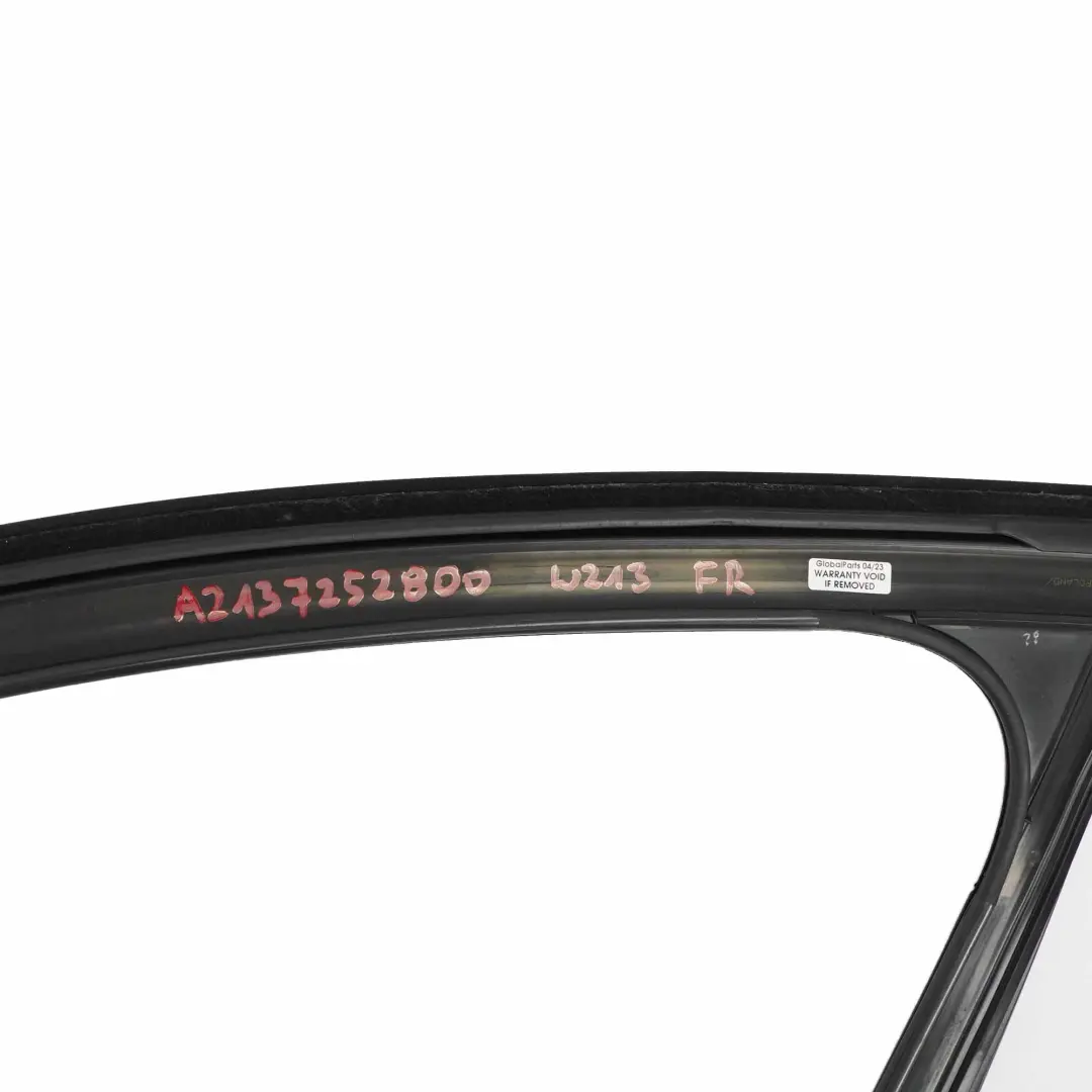 Guarnizione Porta Finestra Anteriore Destra Telaio Guida Cromo per Mercedes W213 con numero di parte A2137252800 Mercedes W213 Guarnizione Porta Finestra Anteriore Destra Telaio Guida Cromo - SKU A2137252800 - Numero di parte A2137252800