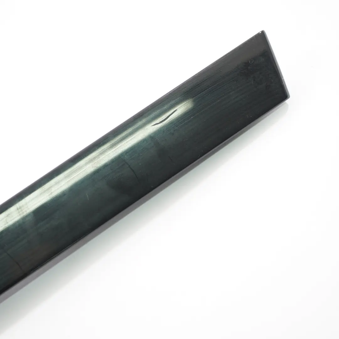 Pilar puerta trasera izquierda Ventana Acabado Guía Tira brillo para Mercedes W213 con número de pieza A2137300119 Mercedes W213 Pilar puerta trasera izquierda Ventana Acabado Guía Tira brillo - SKU A2137300119 - Número de pieza A2137300119