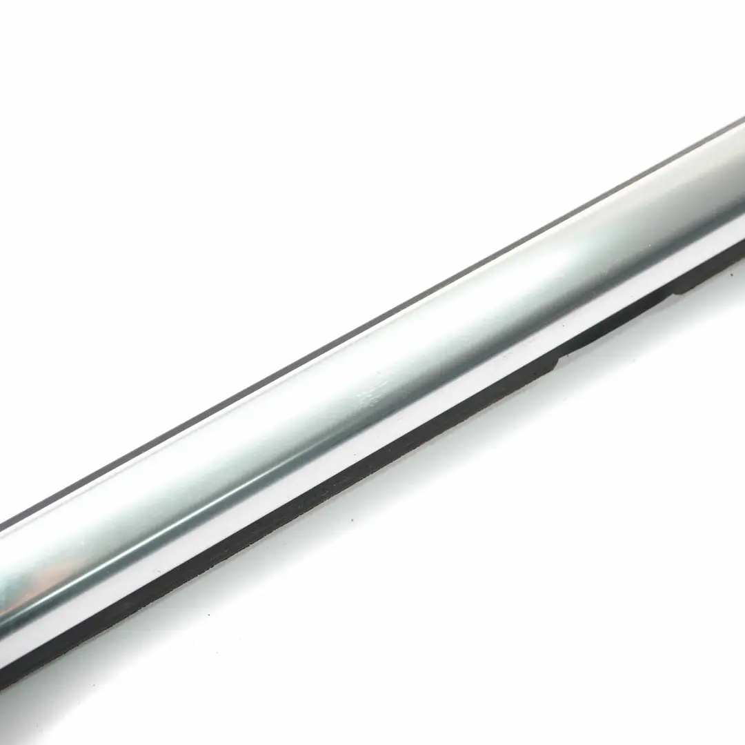 Puerta Ventana Moldura Tira Trasera Izquierda Cromo para Mercedes W213 con número de pieza A2137300124 Mercedes W213 Puerta Ventana Moldura Tira Trasera Izquierda Cromo - SKU A2137300124 - Número de pieza A2137300124