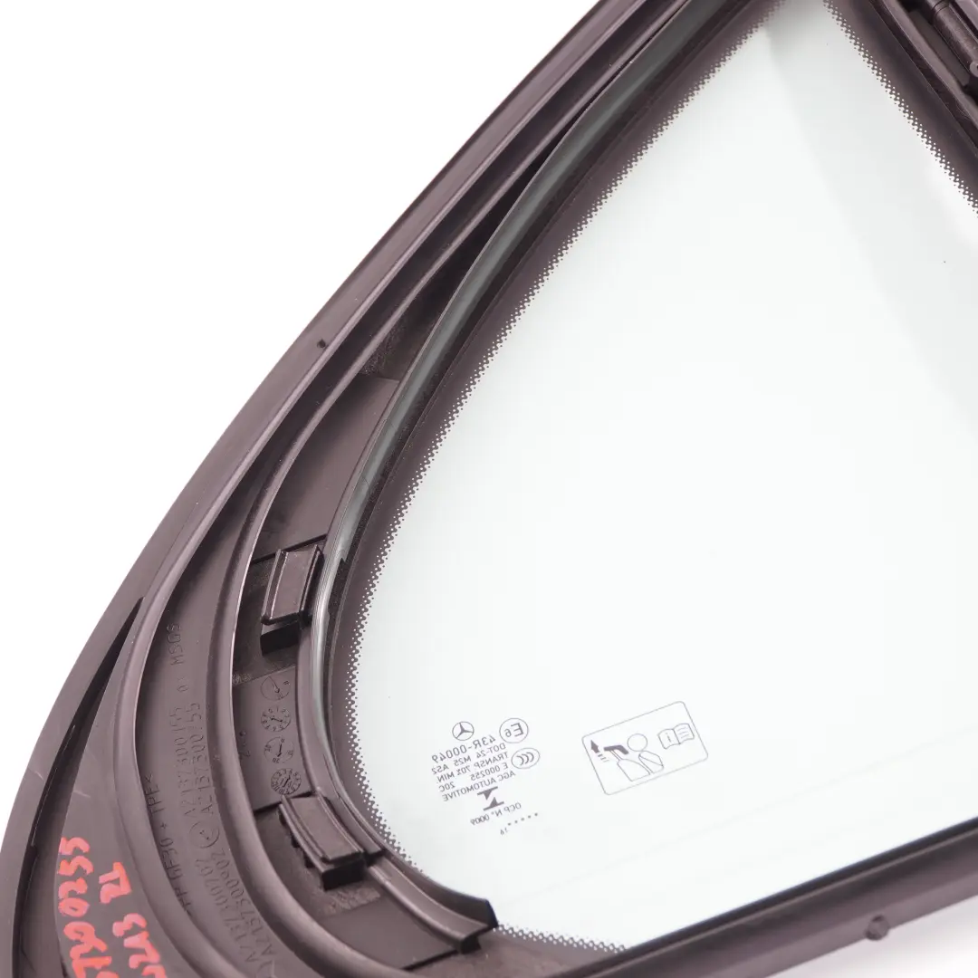 Vitrage Porte Arrière Gauche Quartier Vert AS2 pour Mercedes W213 à propos du numéro de pièce A2137300155 Mercedes W213 Vitrage Porte Arrière Gauche Quartier Vert AS2 - SKU A2137300155 - Numéro de pièce A2137300155
