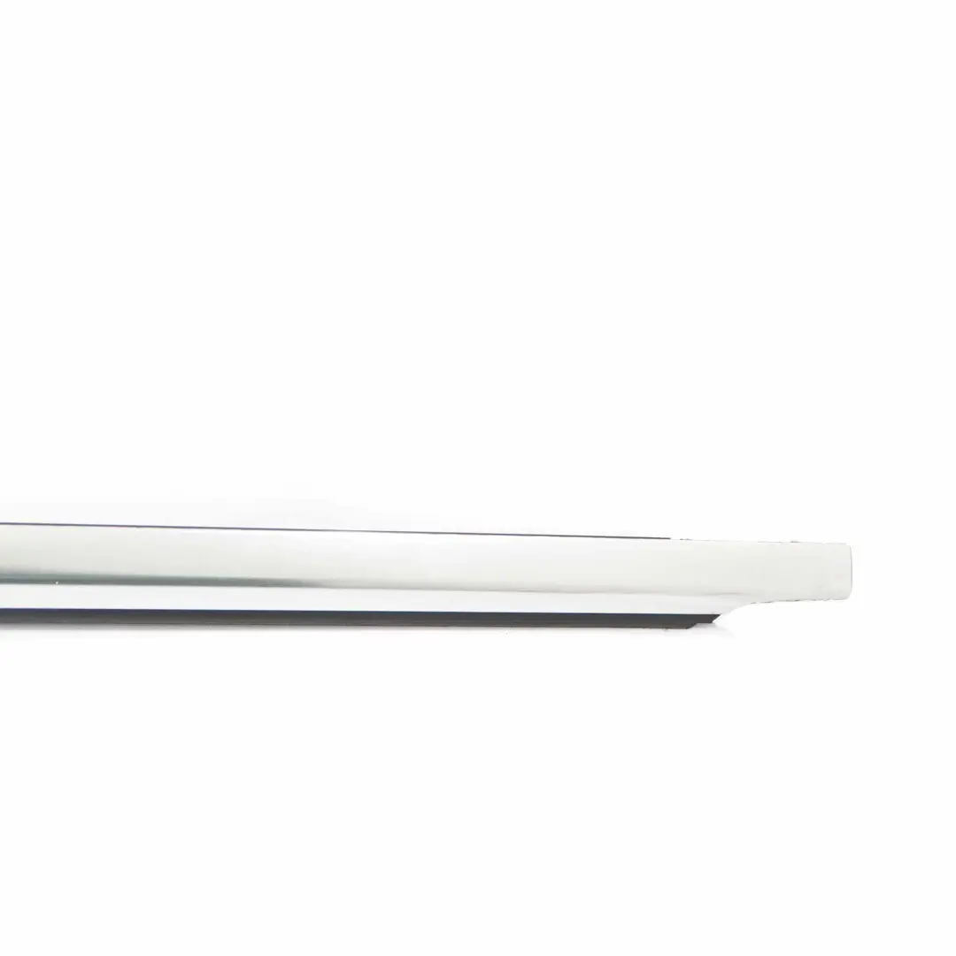 Embellecedor Tapa Ventana Puerta Trasera Derecha Chrom para Mercedes W213 con número de pieza A2137300224 Mercedes W213 Embellecedor Tapa Ventana Puerta Trasera Derecha Chrom - SKU A2137300224 - Número de pieza A2137300224