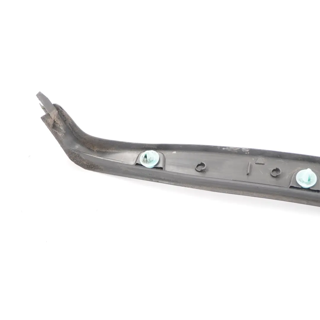 Mercedes W213 Guarnizione porta guida striscia posteriore sinistra - SKU A2137300302 - Numero di parte A2137300302