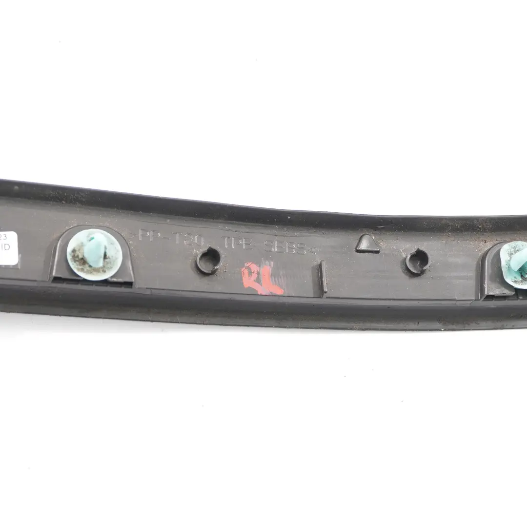 Joint de porte Bande de guidage arrière gauche pour Mercedes W213 à propos du numéro de pièce A2137300302 Mercedes W213 Joint de porte Bande de guidage arrière gauche - SKU A2137300302 - Numéro de pièce A2137300302