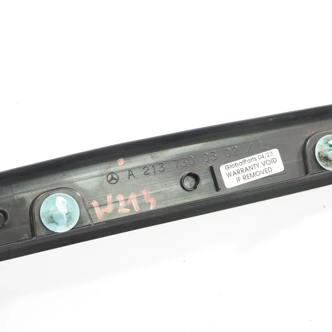 Joint de porte Bande de guidage arrière gauche pour Mercedes W213 à propos du numéro de pièce A2137300302 Mercedes W213 Joint de porte Bande de guidage arrière gauche - SKU A2137300302 - Numéro de pièce A2137300302