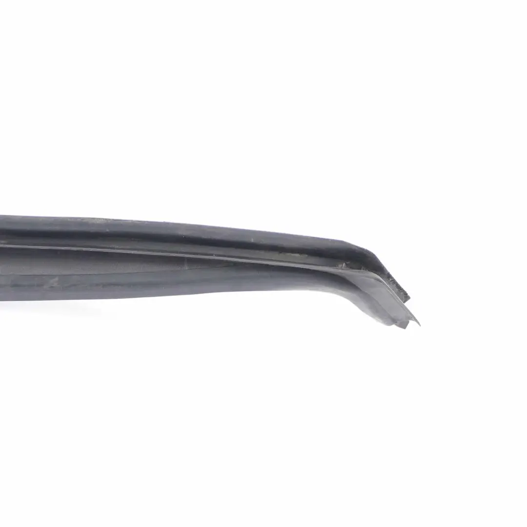 Mercedes W213 Joint Porte Guide moulure d'étanchéité arrière droite - SKU A2137300402 - Numéro de pièce A2137300402