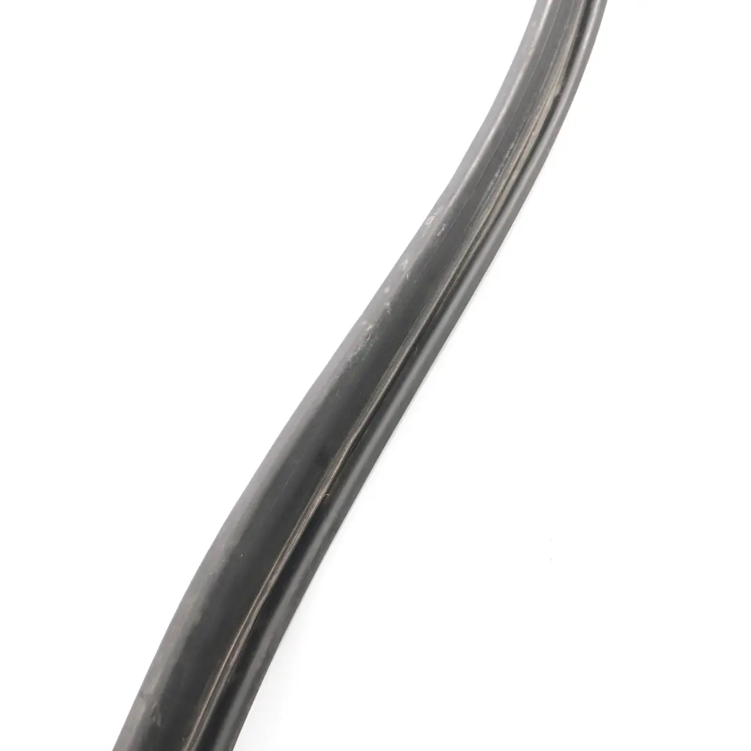 Guía sellado puerta trasera derecha Moldura sellado para Mercedes W213 con número de pieza A2137300402 Mercedes W213 Guía sellado puerta trasera derecha Moldura sellado - SKU A2137300402 - Número de pieza A2137300402
