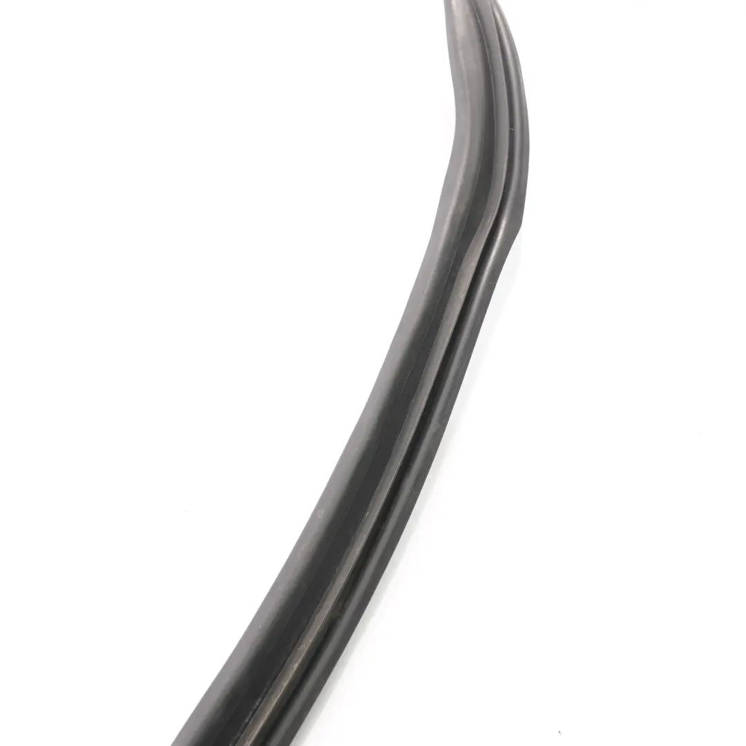 Guía sellado puerta trasera derecha Moldura sellado para Mercedes W213 con número de pieza A2137300402 Mercedes W213 Guía sellado puerta trasera derecha Moldura sellado - SKU A2137300402 - Número de pieza A2137300402