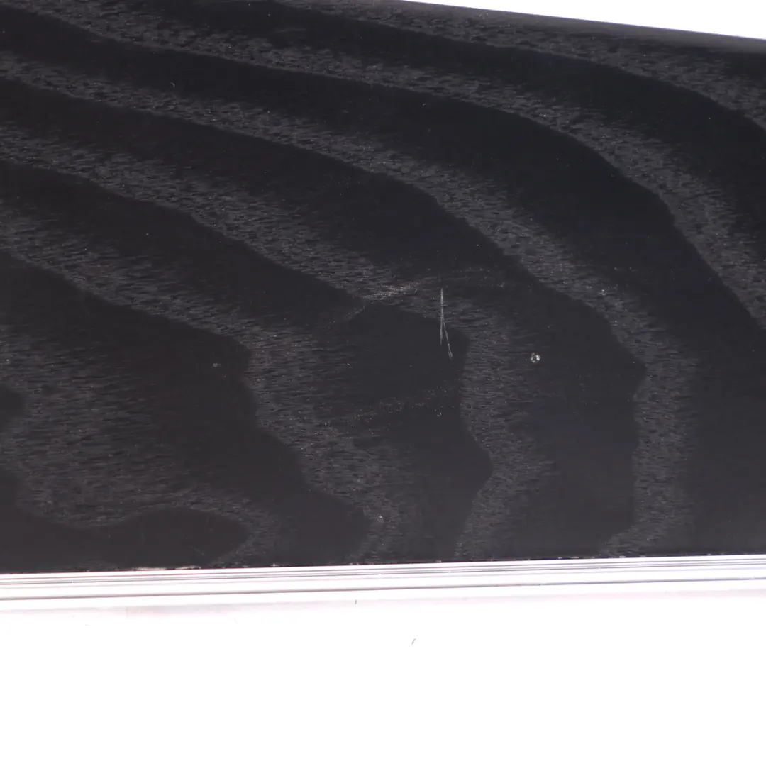 Pannello Porta Posteriore Destro Legno Nero Burmester per Mercedes W213 con numero di parte A2137300403 Mercedes W213 Pannello Porta Posteriore Destro Legno Nero Burmester - SKU A2137300403 - Numero di parte A2137300403