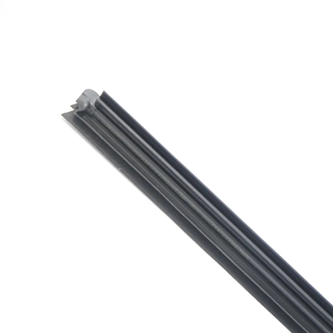 Fenster hinten links Tür verkleidung Leiste Dichtung für Mercedes W213 mit Teilenummer A2137350765 Mercedes W213 Fenster hinten links Tür verkleidung Leiste Dichtung - SKU A2137350765 - Teilenummer A2137350765