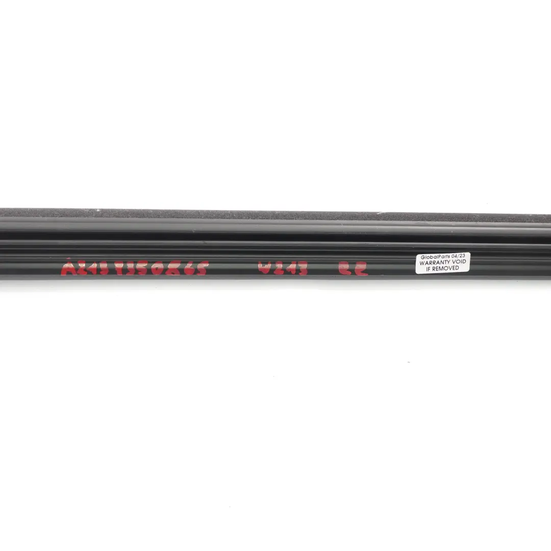 Joint de vitre arrière droite Joint de porte pour Mercedes W213 à propos du numéro de pièce A2137350865 Mercedes W213 Joint de vitre arrière droite Joint de porte - SKU A2137350865 - Numéro de pièce A2137350865