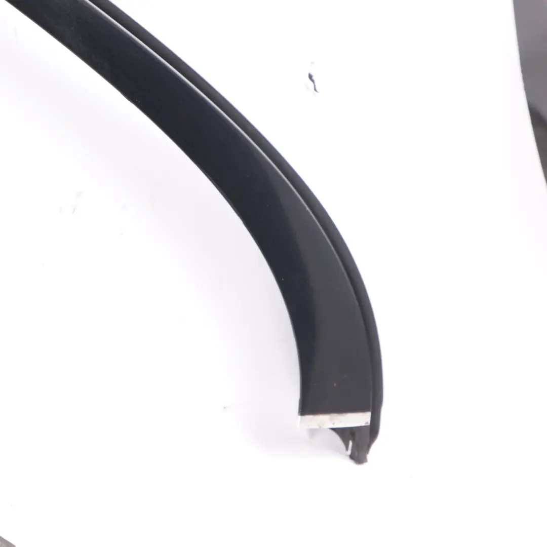 Mercedes W213 Guarnizione Finestrino Porta Posteriore Sinistra Nera - SKU A2137357300-1 - Numero di parte A2137357300