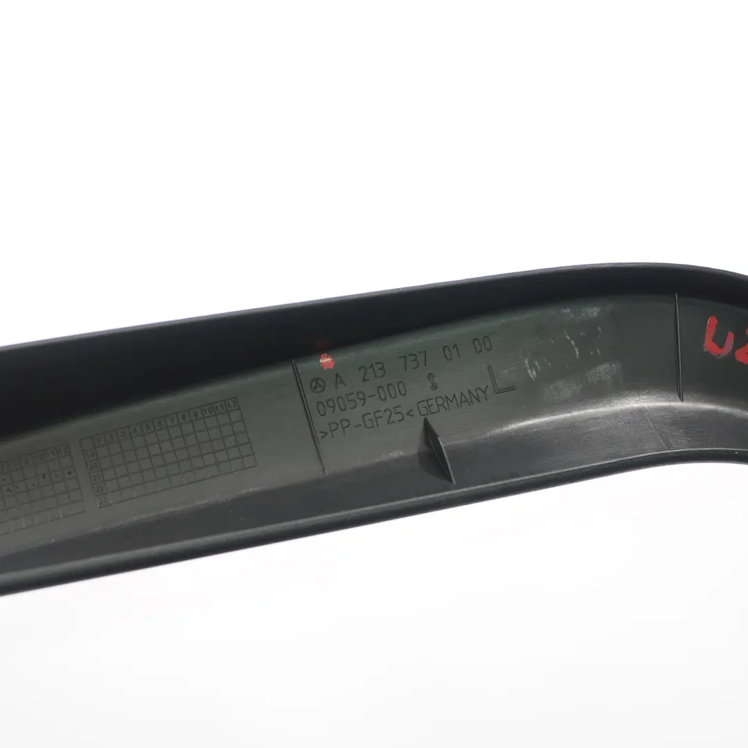 Cadre de Fenêtre Arrière Gauche Garniture de Porte pour Mercedes W213 à propos du numéro de pièce A2137370100 Mercedes W213 Cadre de Fenêtre Arrière Gauche Garniture de Porte - SKU A2137370100 - Numéro de pièce A2137370100