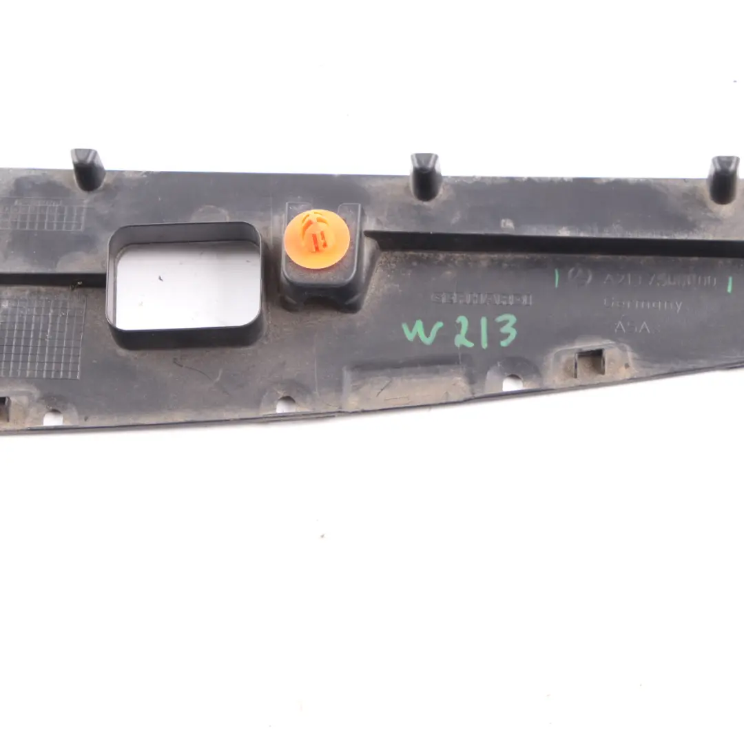 Mercedes W213 Boot Trunk Lid Tailgate Handle Opener Trim Panel Cover - SKU A2137500000 - Número de pieza A2137500000