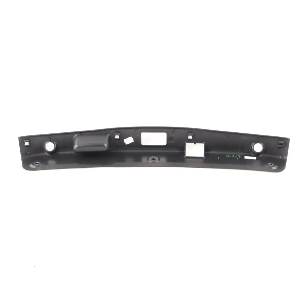 Tapa Maletero Tailgate Manija Cubierta Embellecedor para Mercedes W213 con número de pieza A2137500100 Mercedes W213 Tapa Maletero Tailgate Manija Cubierta Embellecedor - SKU A2137500100 - Número de pieza A2137500100