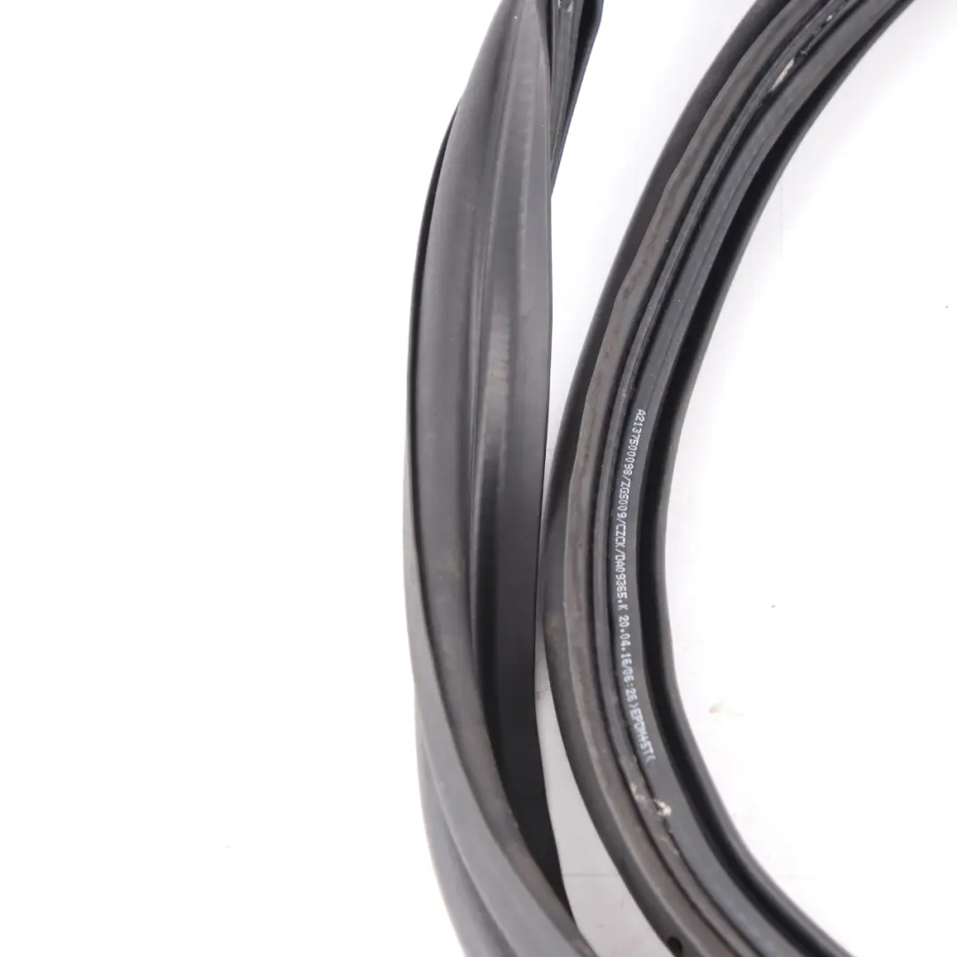 Mercedes W213 Portellone posteriore Guarnizione Striscia tenuta A2137500098 - SKU A2137508000 - Numero di parte A2137508000