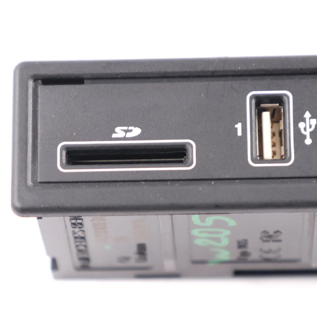 Mercedes W205 W213 USB SD Card Porta scheda connettore multimediale - SKU A2138200401 - Numero di parte A2138200401