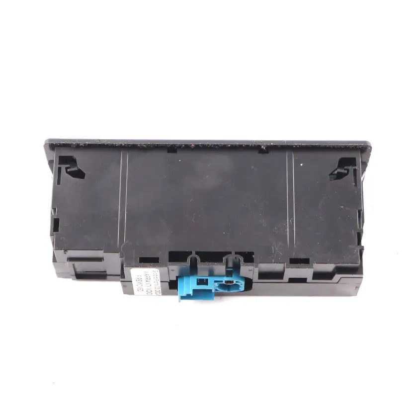 Mercedes W205 W213 Panel Czytnik Kart Złącze USB SD - SKU A2138200401 - Numer Części A2138200401