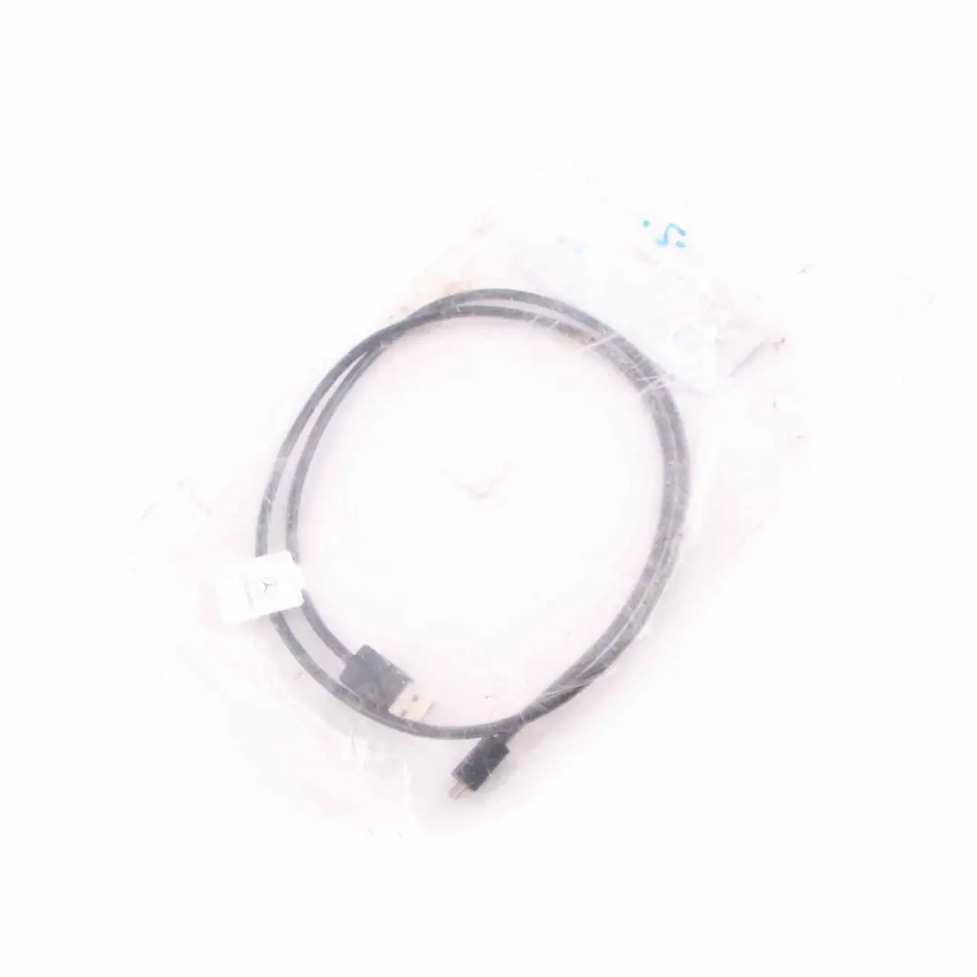 Kabel USB do Mercedes W176 W212 W213 W222 o numerze A2138204402 Mercedes W176 W212 W213 W222 Kabel USB - SKU A2138204402 - Numer Części A2138204402