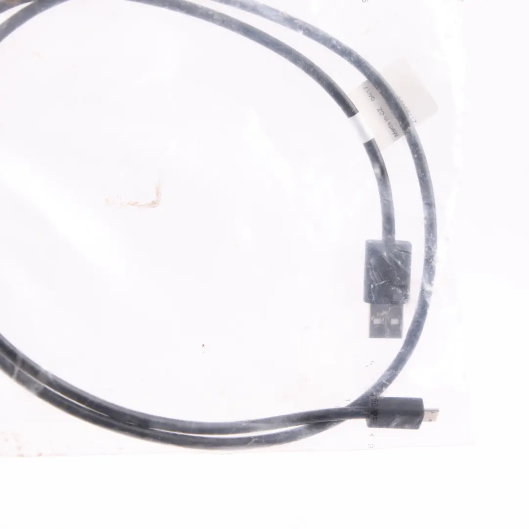 Cable USB Mercedes W176 W212 W213 W222 Interfaz medios conexión para con número de pieza A2138204402 Cable USB Mercedes W176 W212 W213 W222 Interfaz medios conexión - SKU A2138204402 - Número de pieza A2138204402