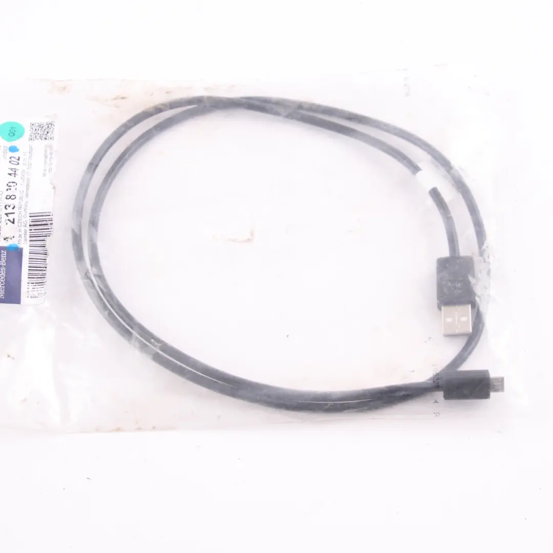 Kabel USB do Mercedes W176 W212 W213 W222 o numerze A2138204402 Mercedes W176 W212 W213 W222 Kabel USB - SKU A2138204402 - Numer Części A2138204402