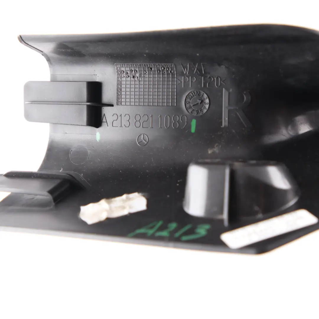 Mercedes W213 Tapa bisagra maletero trasera derecha Trim - SKU A2138211089 - Número de pieza A2138211089