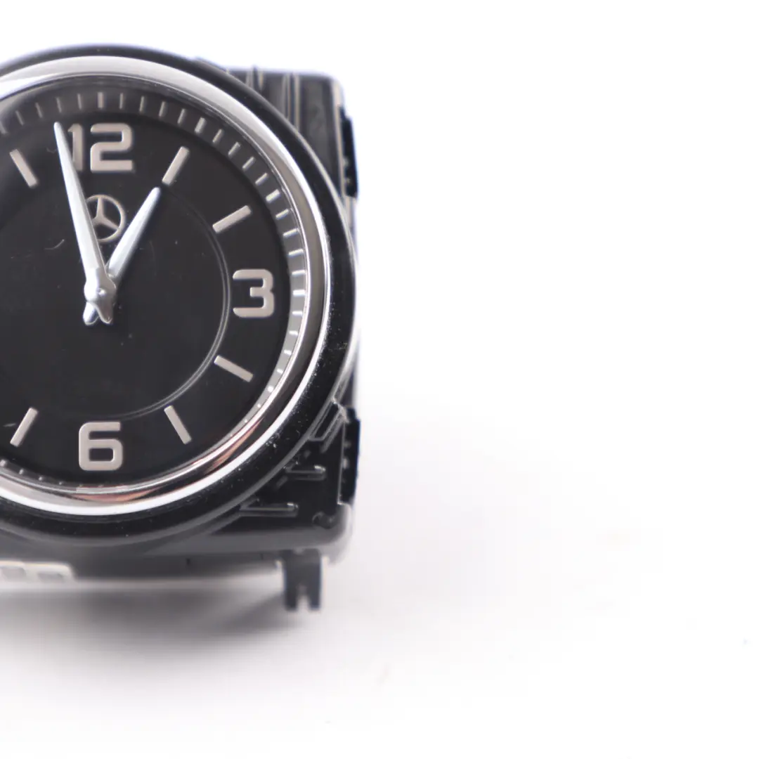 Mittelkonsole Armaturenbrett Uhr für Mercedes W205 W213 C238 mit Teilenummer A2138272000 Mercedes W205 W213 C238 Mittelkonsole Armaturenbrett Uhr - SKU A2138272000-1 - Teilenummer A2138272000