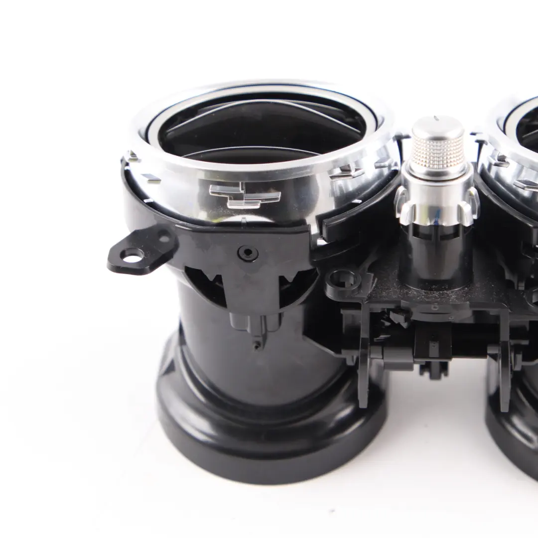 Bocchetta Aria Cruscotto Griglia Ugello Sinistro per Mercedes W213 S213 con numero di parte A2138307700 Mercedes W213 S213 Bocchetta Aria Cruscotto Griglia Ugello Sinistro - SKU A2138307700 - Numero di parte A2138307700