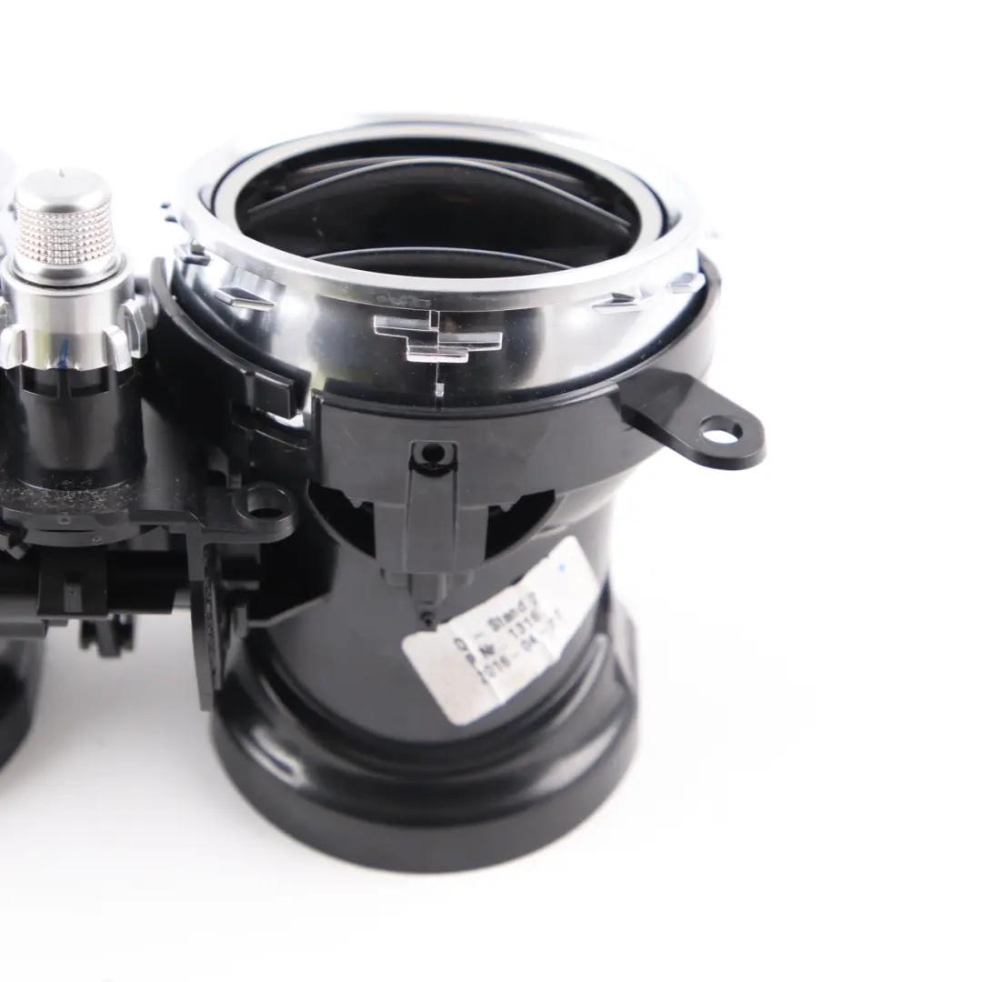 Kratka Nawiewu Powietrza Środek Lewa do Mercedes W213 S213 o numerze A2138307700 Mercedes W213 S213 Kratka Nawiewu Powietrza Środek Lewa - SKU A2138307700 - Numer Części A2138307700