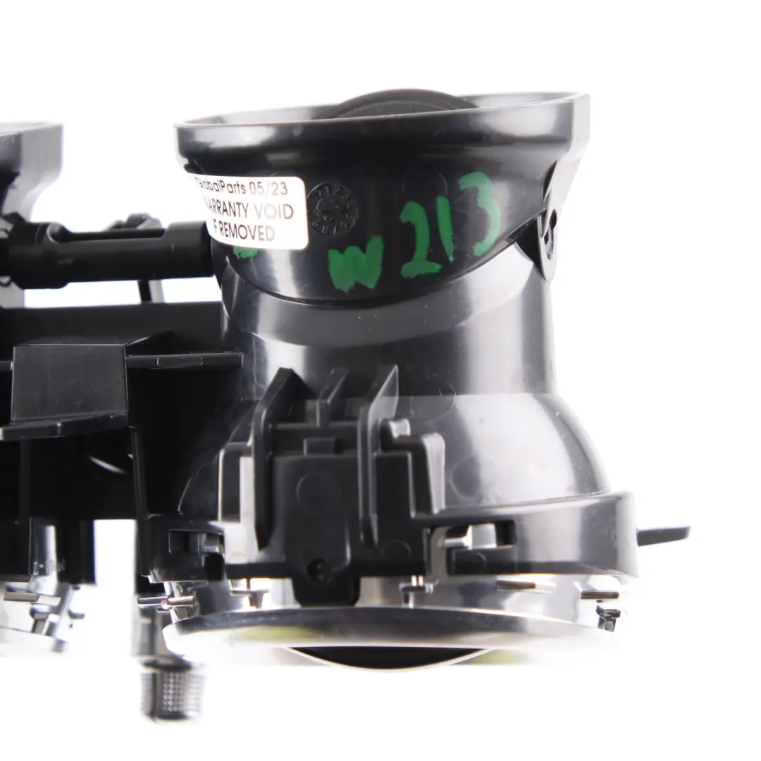 Kratka Nawiewu Powietrza Środek Lewa do Mercedes W213 S213 o numerze A2138307700 Mercedes W213 S213 Kratka Nawiewu Powietrza Środek Lewa - SKU A2138307700 - Numer Części A2138307700