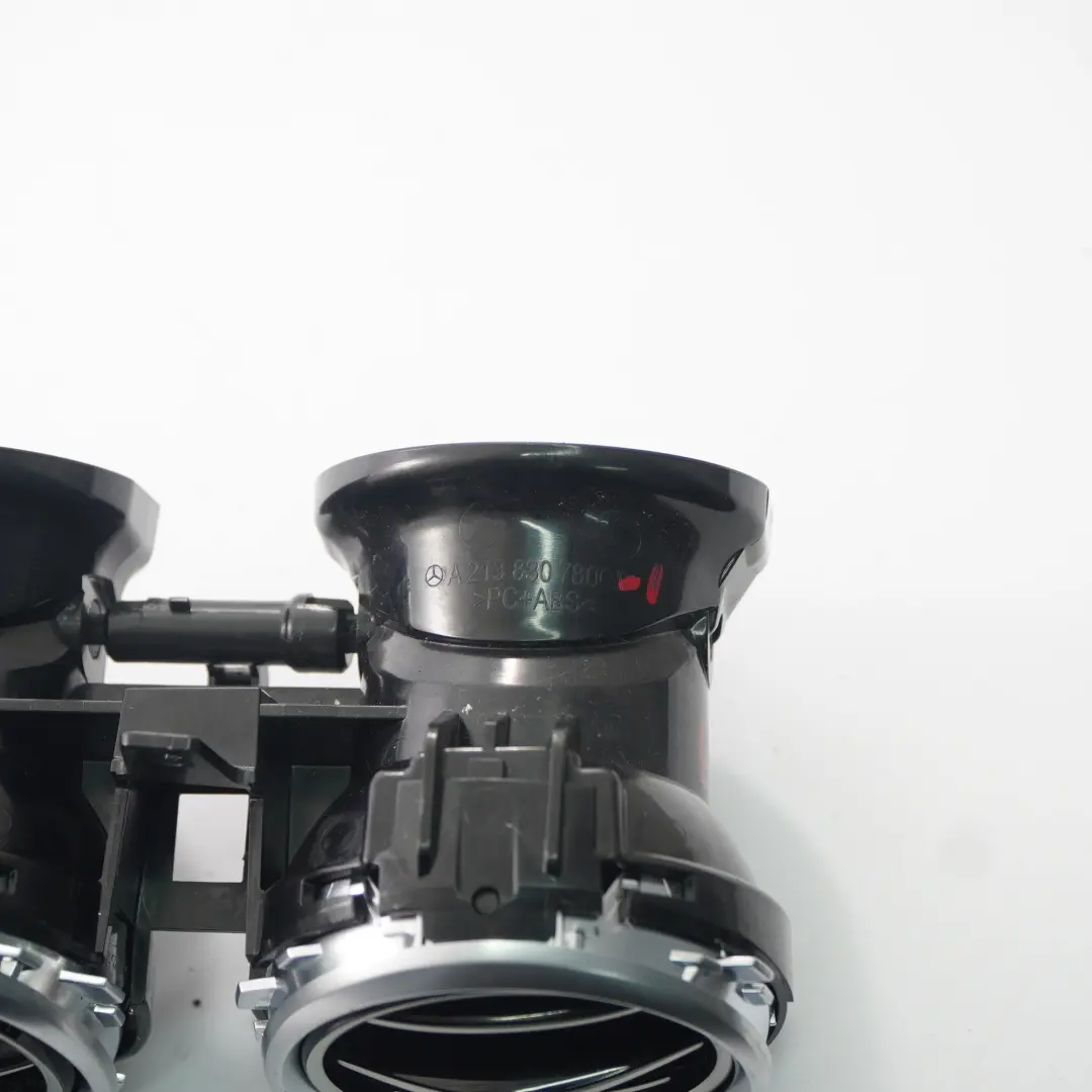 Deska Rozdzielcza Kanał Powietrza Prawy do Mercedes W213 S213 o numerze A2138307800 Mercedes W213 S213 Deska Rozdzielcza Kanał Powietrza Prawy - SKU A2138307800-1 - Numer Części A2138307800