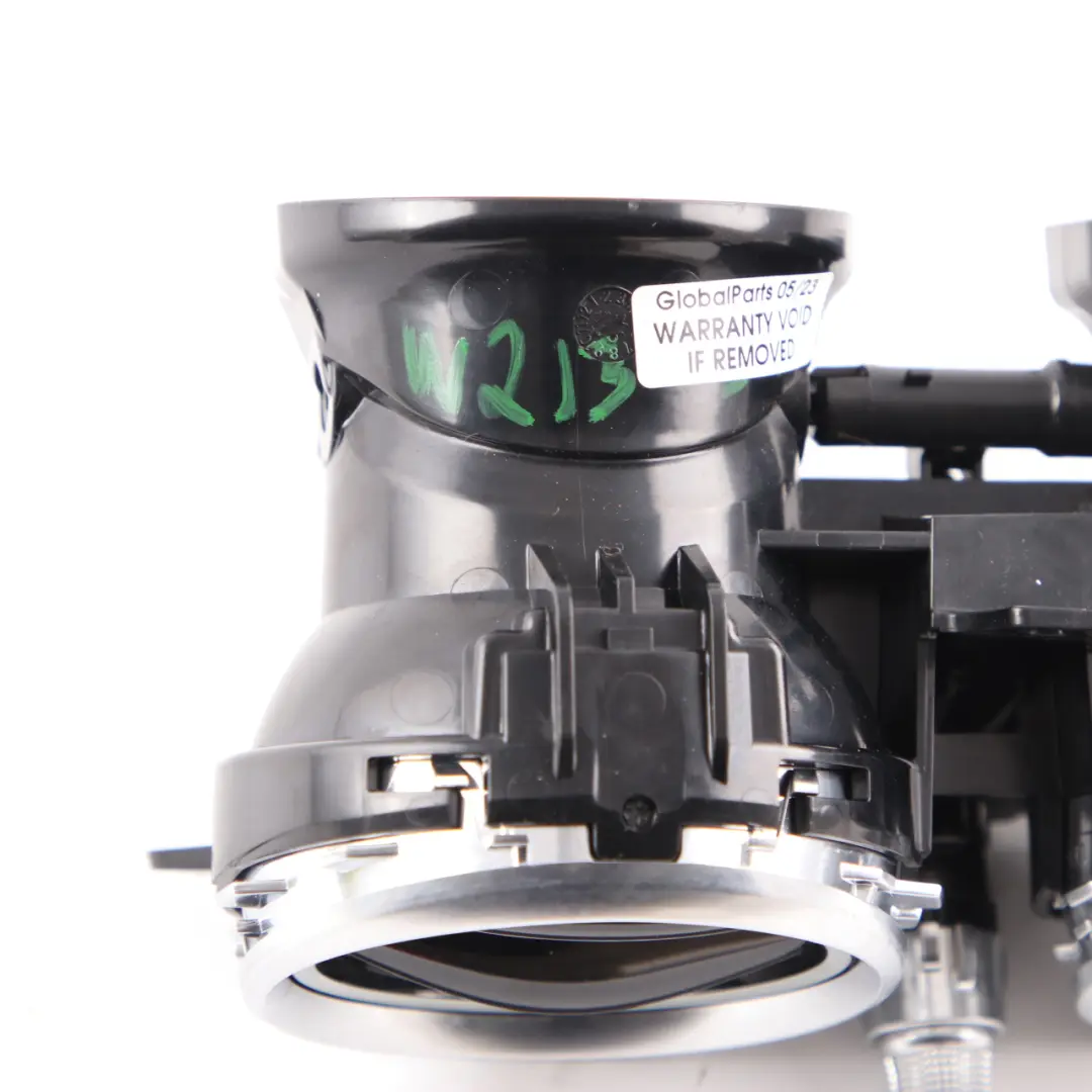 Kratka Nawiewu Deski Środkowa Prawa do Mercedes W213 S21 o numerze A2138307800 Mercedes W213 S21 Kratka Nawiewu Deski Środkowa Prawa - SKU A2138307800 - Numer Części A2138307800