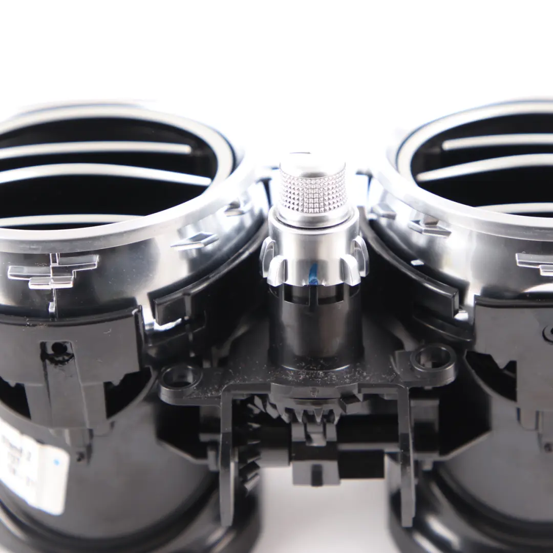 Bouche d'aération Mercedes W213 S213 Grille d'aération bord droit pour à propos du numéro de pièce A2138307800 Bouche d'aération Mercedes W213 S213 Grille d'aération bord droit - SKU A2138307800 - Numéro de pièce A2138307800