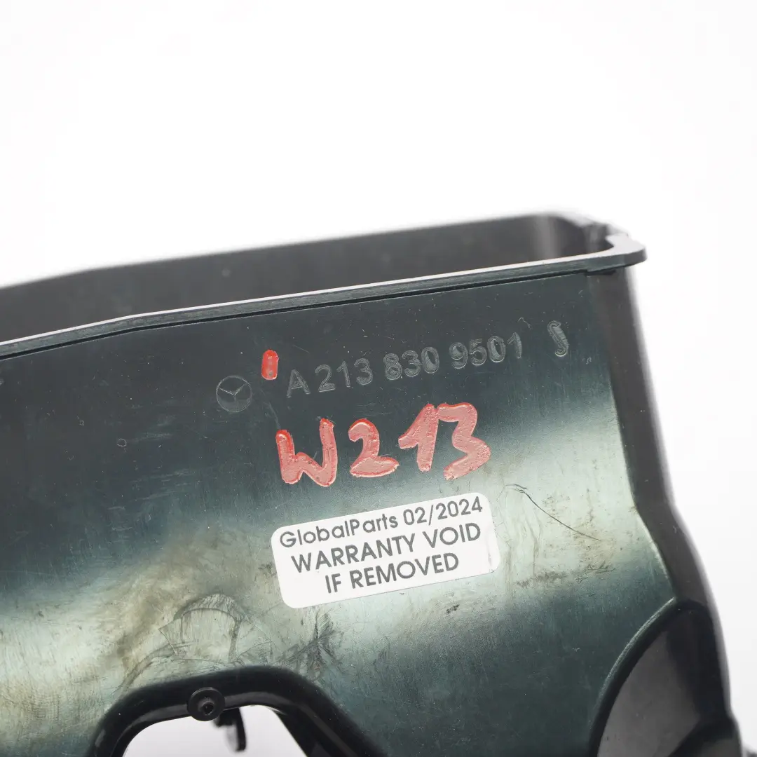 Bouche d'aération Mercedes W213 S213 Console centrale arrière Grille pour à propos du numéro de pièce A2138309501 Bouche d'aération Mercedes W213 S213 Console centrale arrière Grille - SKU A2138309501 - Numéro de pièce A2138309501