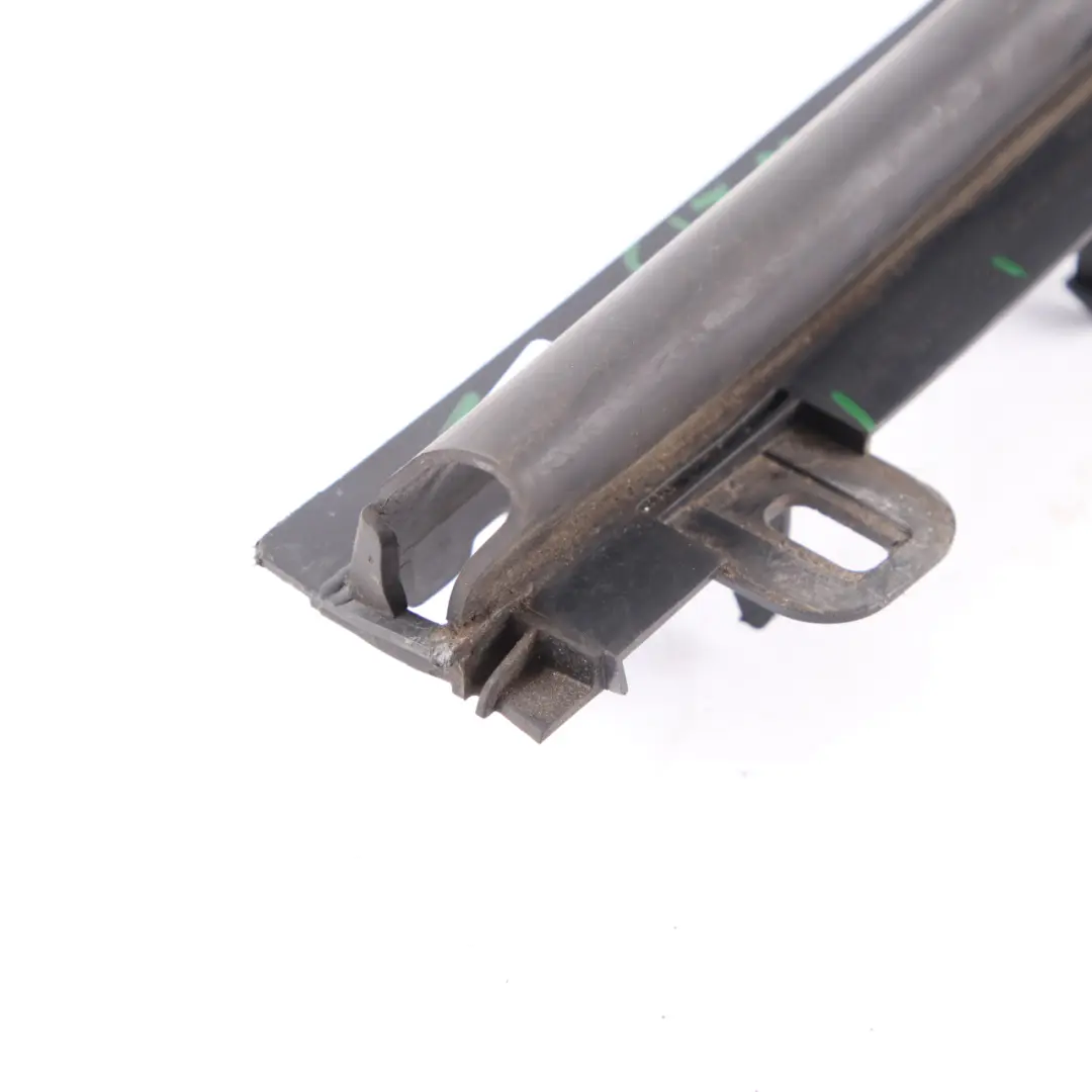 W208 Mocowanie Ślizg Podszybia Uszczelka Maski A2088870198 do Mercedes o numerze A2138310500 Mercedes W208 Mocowanie Ślizg Podszybia Uszczelka Maski A2088870198 - SKU A2138310500 - Numer Części A2138310500