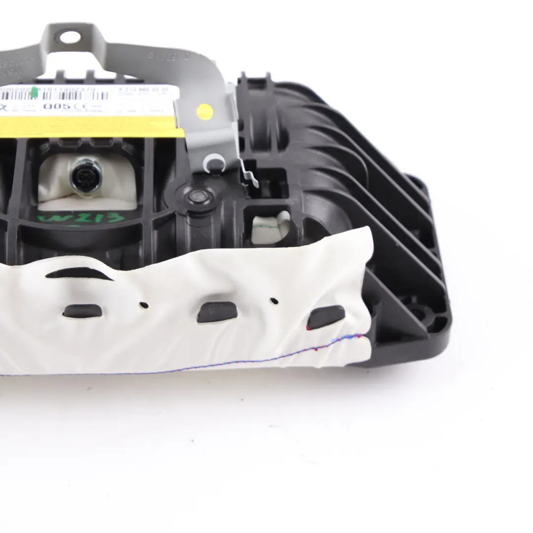 Airbag del lado del pasajero frontal del salpicadero para Mercedes W213 con número de pieza A2048601200 Mercedes W213 Airbag del lado del pasajero frontal del salpicadero - SKU A2138600202 - Número de pieza A2048601200